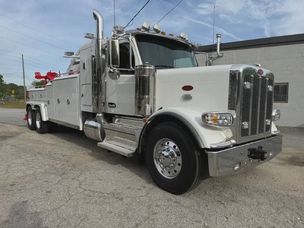 2025 Peterbilt 589 image 8