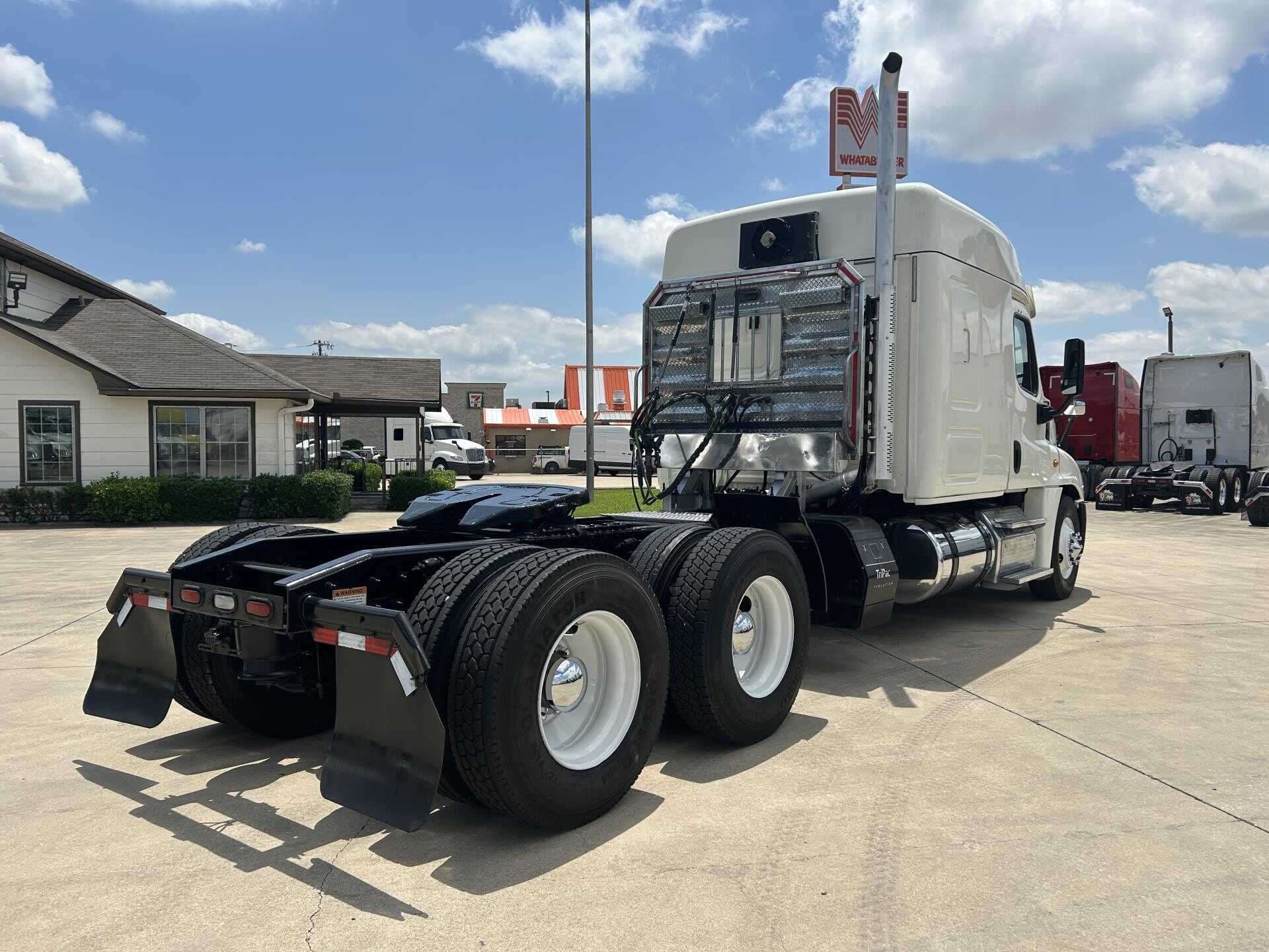2019 Freightliner Cascadia 125 image 3