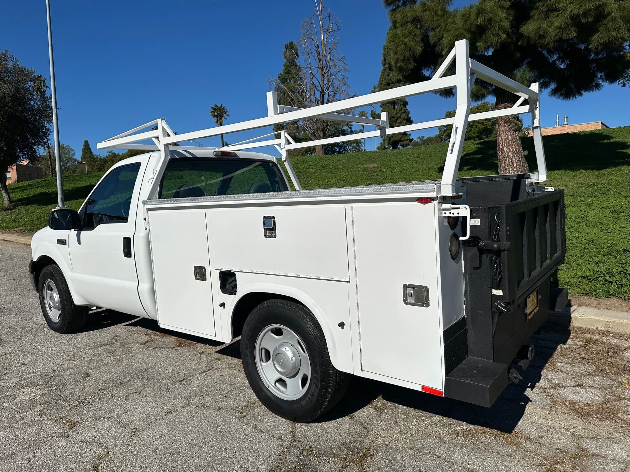 2005 FORD F350 Service Truck with Liftgate 13495 image 3