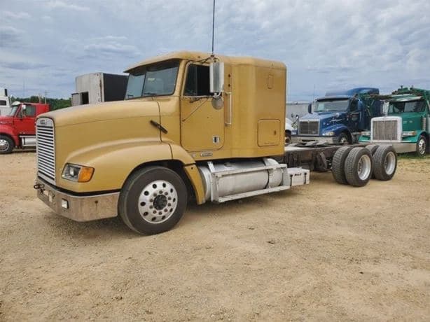 2001 FREIGHTLINER FLD112 image 3