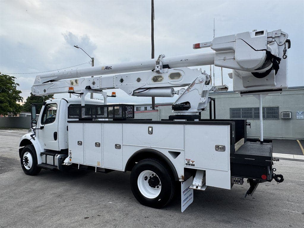 2018 Freightliner M2-106 image 9