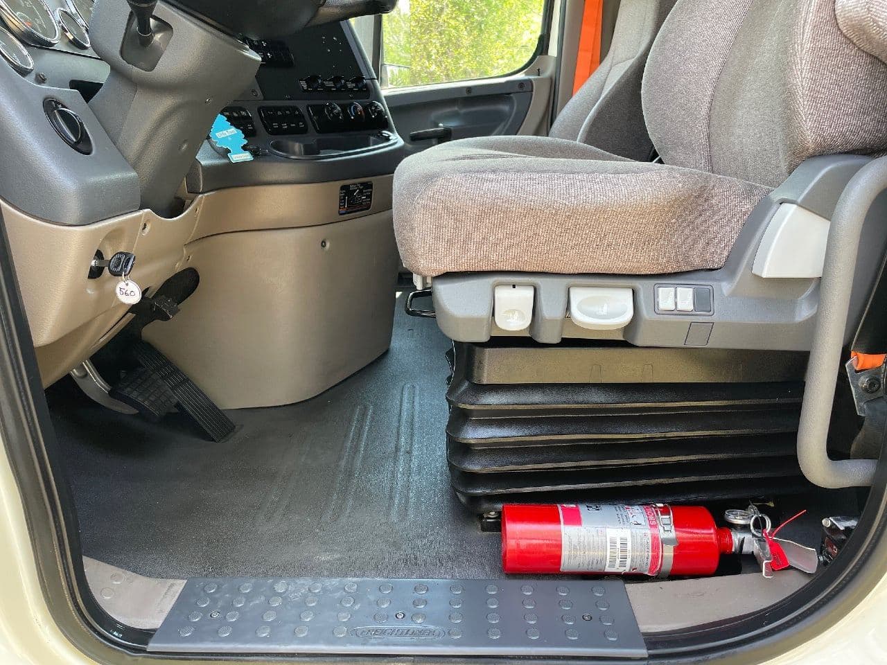 2020 Freightliner Cascadia image 19