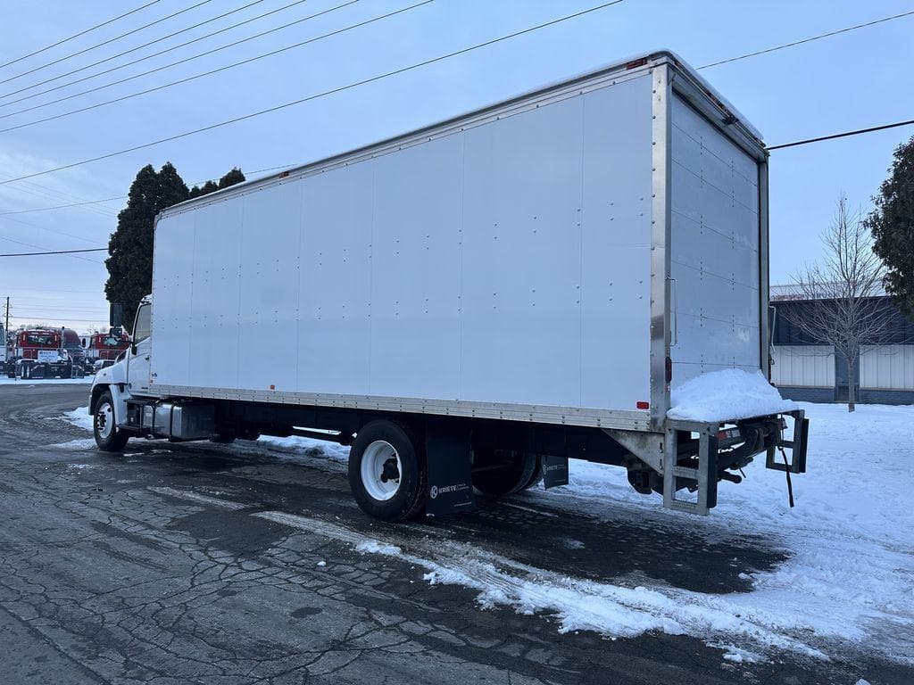 2020 Hino 268A image 3