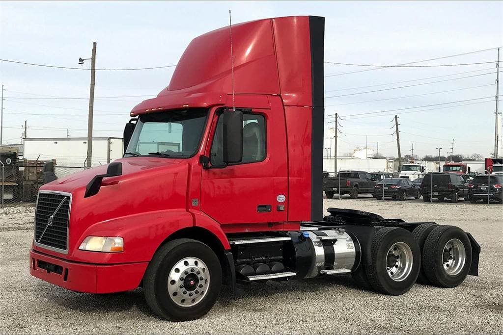 2016 Volvo VNM630 image 2