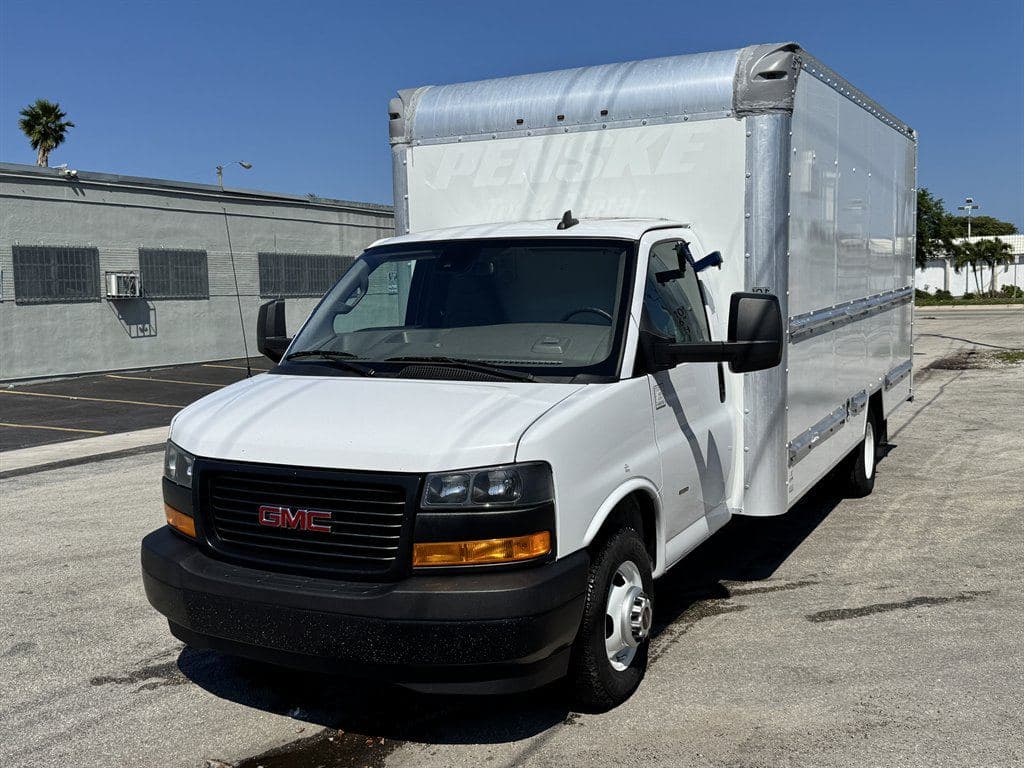 2021 GMC Commercial Vans image 3