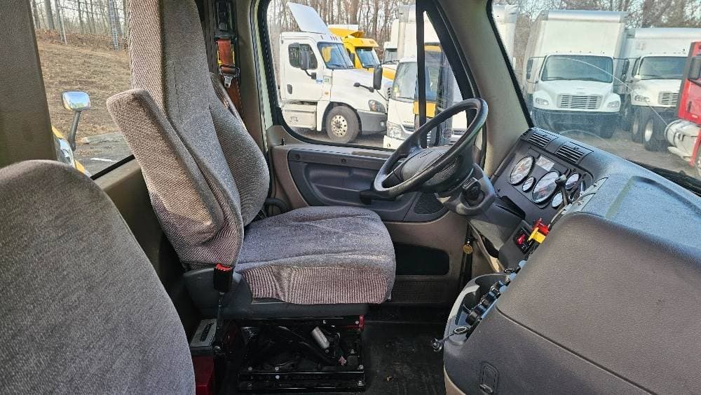 2018 Freightliner Cascadia image 5