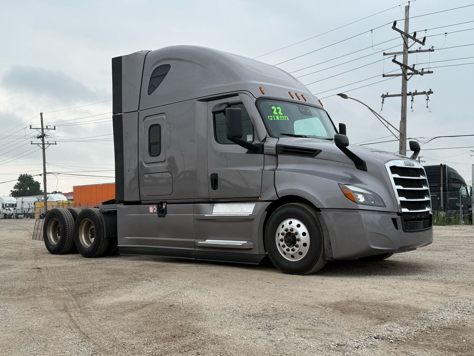 2022 Freightliner - 445k - 12k Hours - 455HP image 2