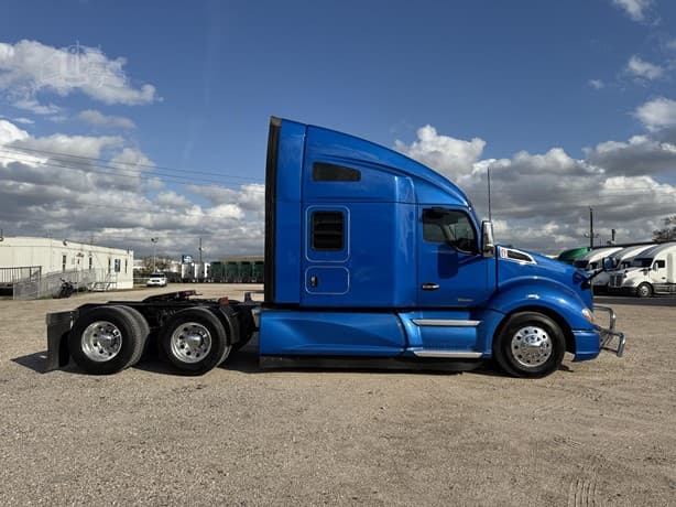 2021 Kenworth T680 image 4