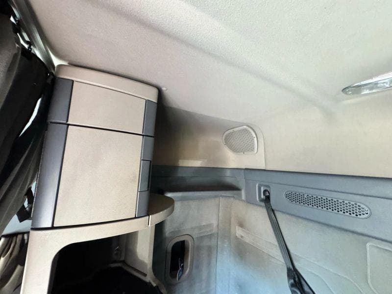 2016 Freightliner Cascadia image 40