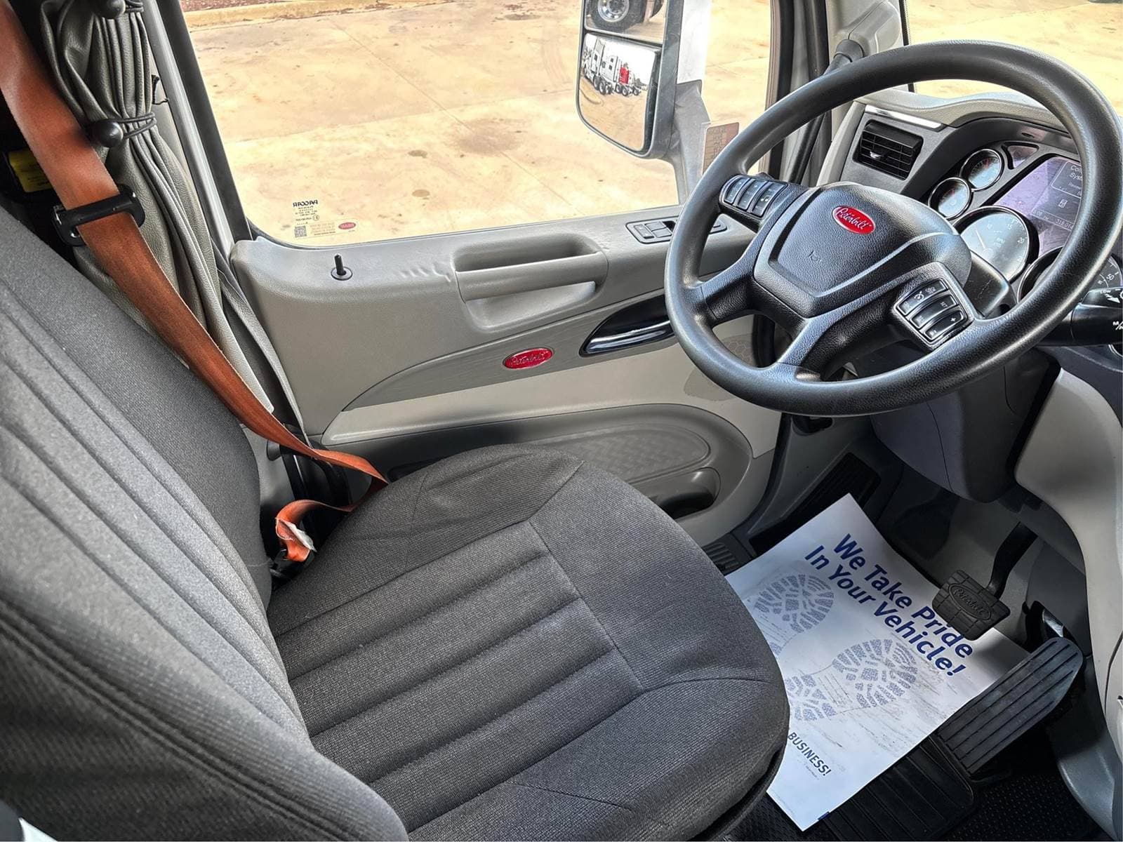2021 Peterbilt 579 image 13