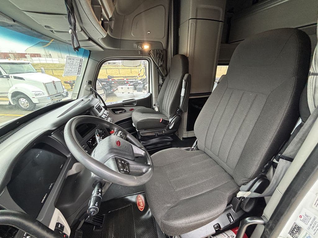 Used 2023 PETERBILT 579 image 19