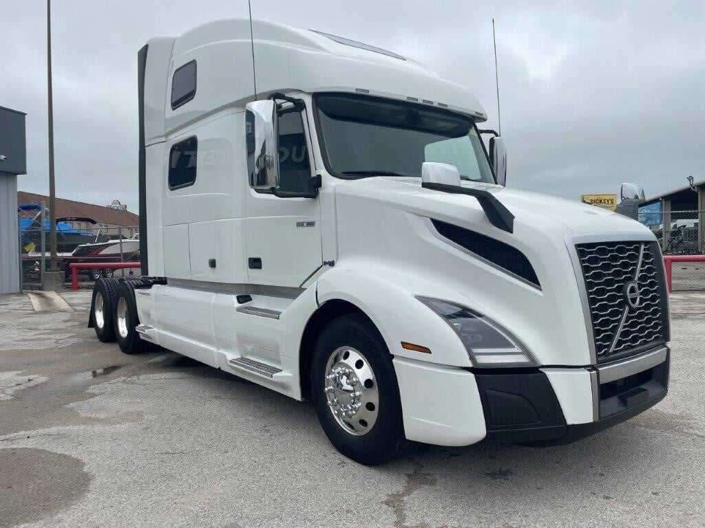 2022 Volvo VNL image 3