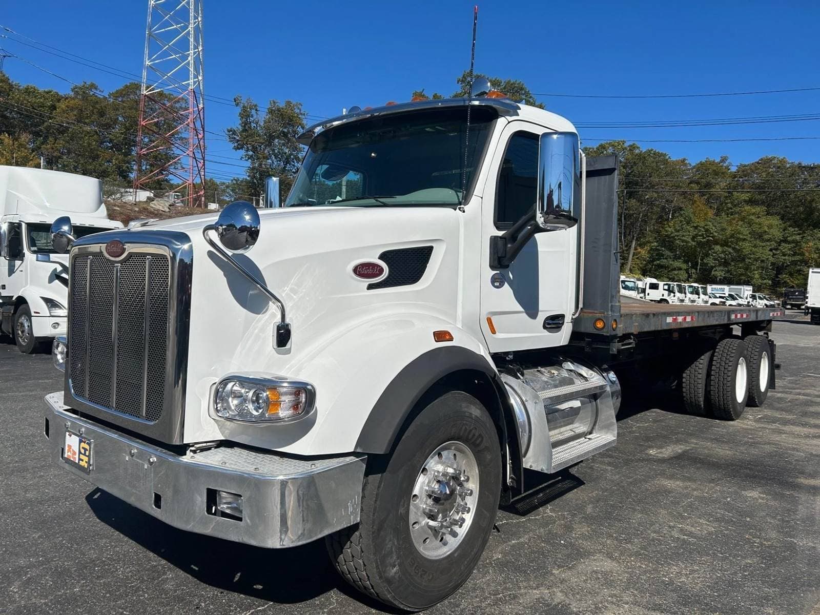 2021 Peterbilt 567 image 2