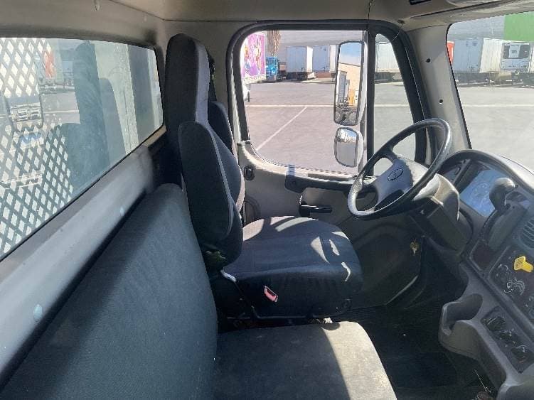 2021 Freightliner M2 image 7