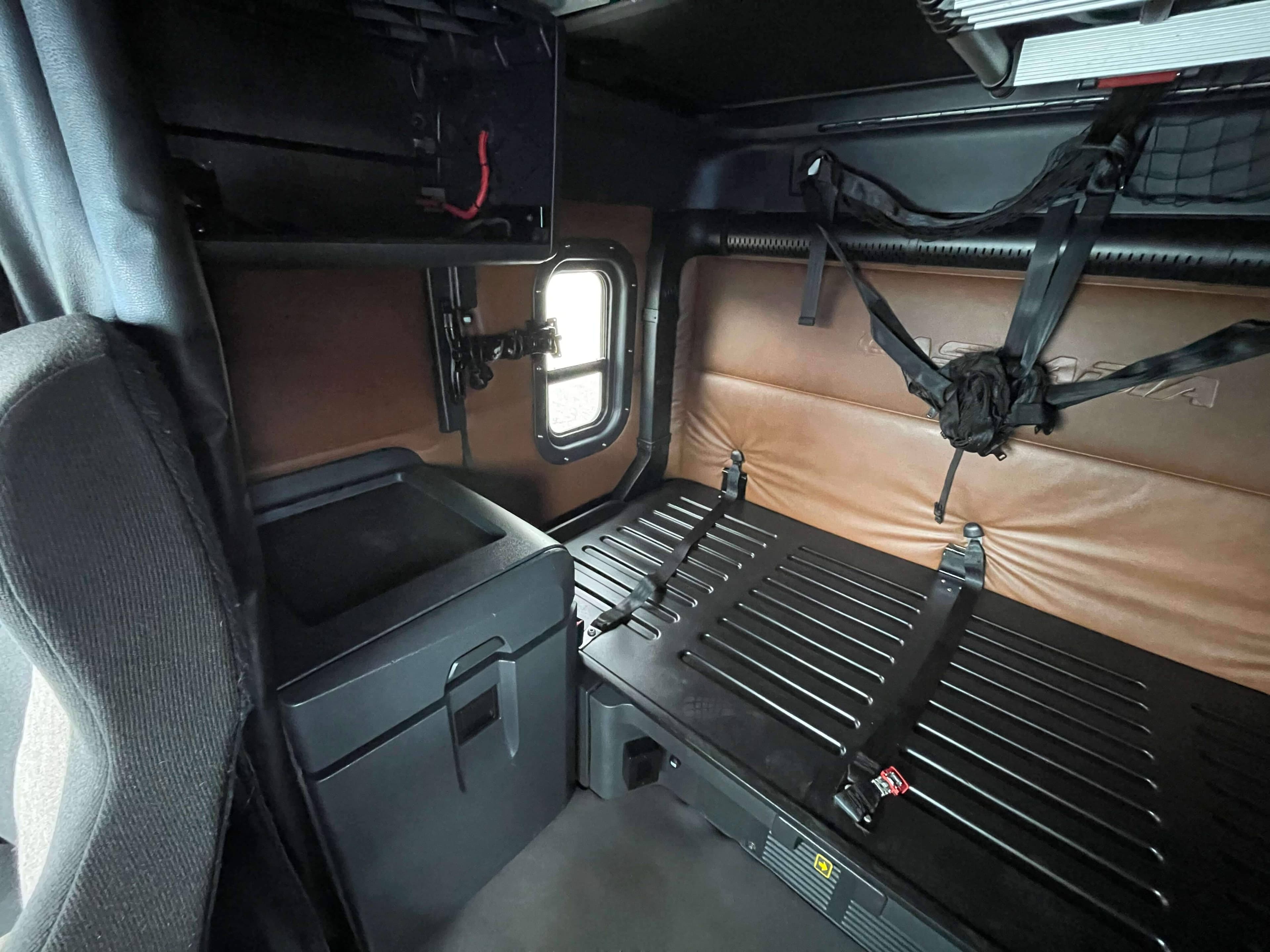 2022 Freightliner Cascadia 126 image 14