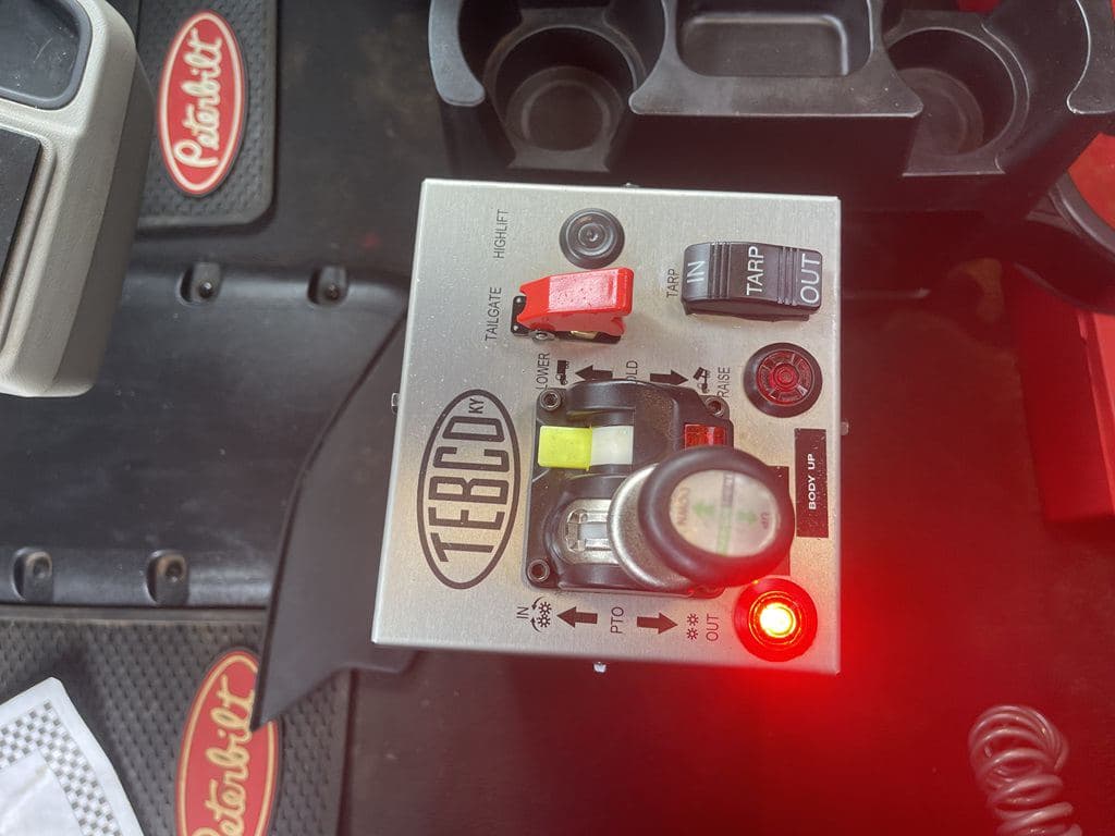 Used 2024 PETERBILT 567 image 16