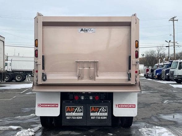 2025 Kenworth T880 image 7