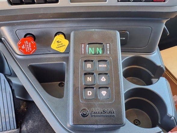 2025 Kenworth T880 image 19