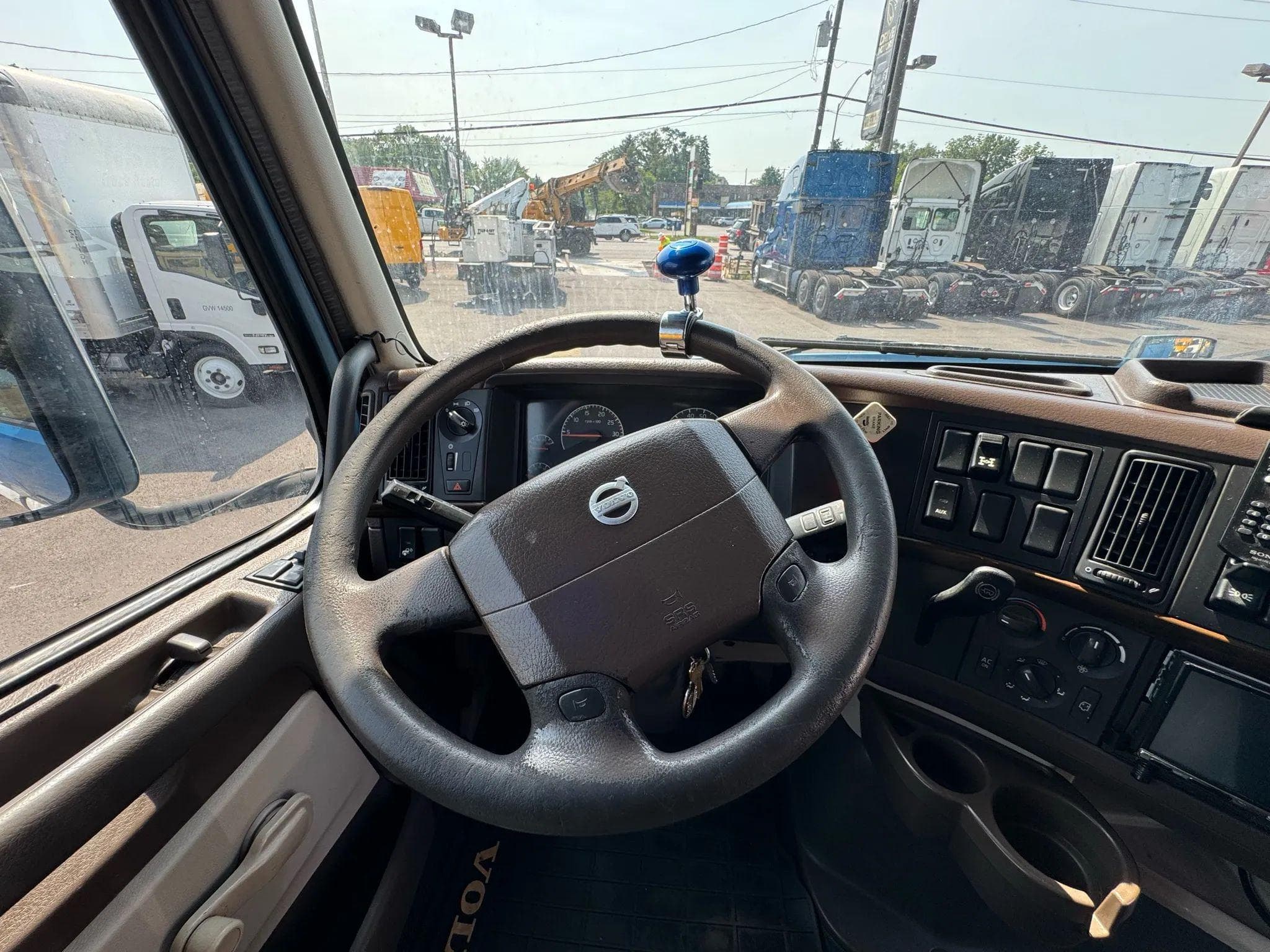 2012 Volvo VNL image 75