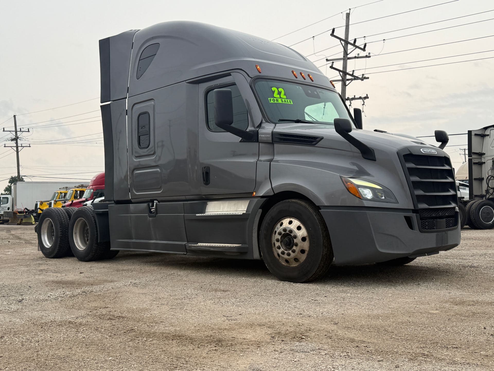 2022 Freightliner - 428k - Just 10,675 Hours - 455HP! image 2