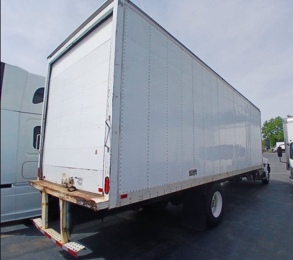 2019 Hino 268 image 4