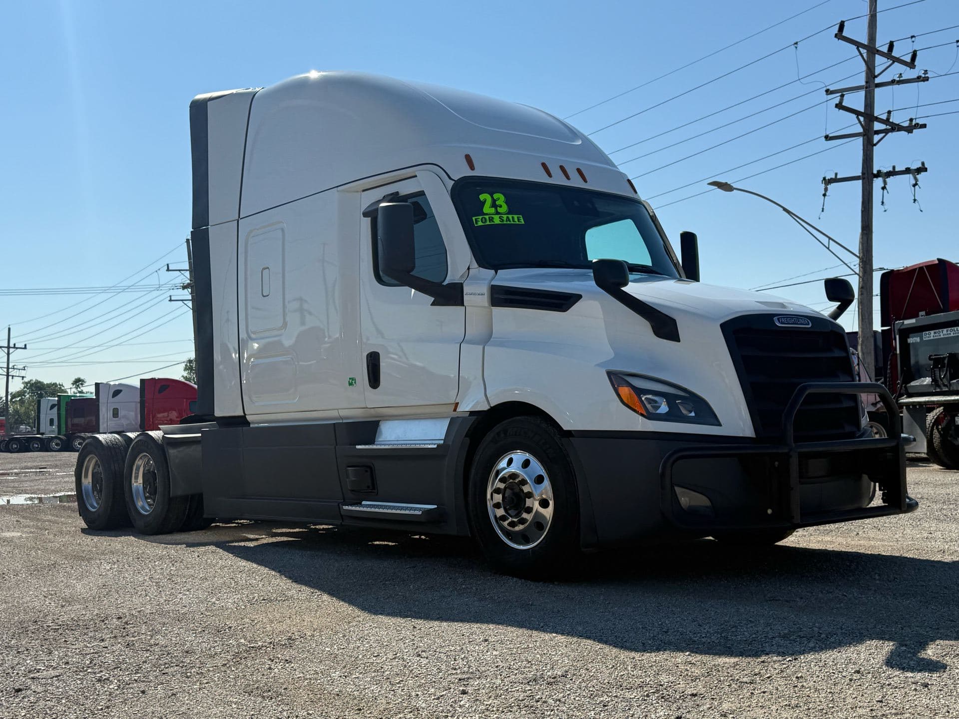 2023 Freightliner - 627k - 13,500 Hours! image 1