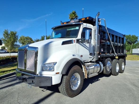 2026 Kenworth T880 image 3
