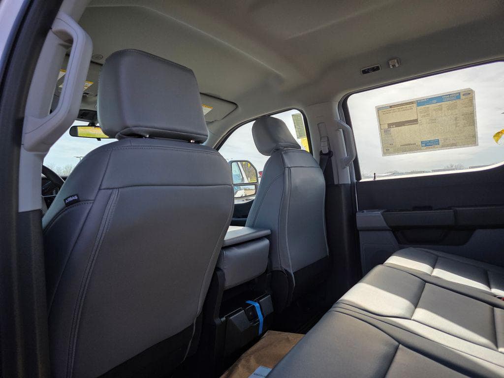 2026 Ford F-450SD XL DRW CAB CHASSIS image 26