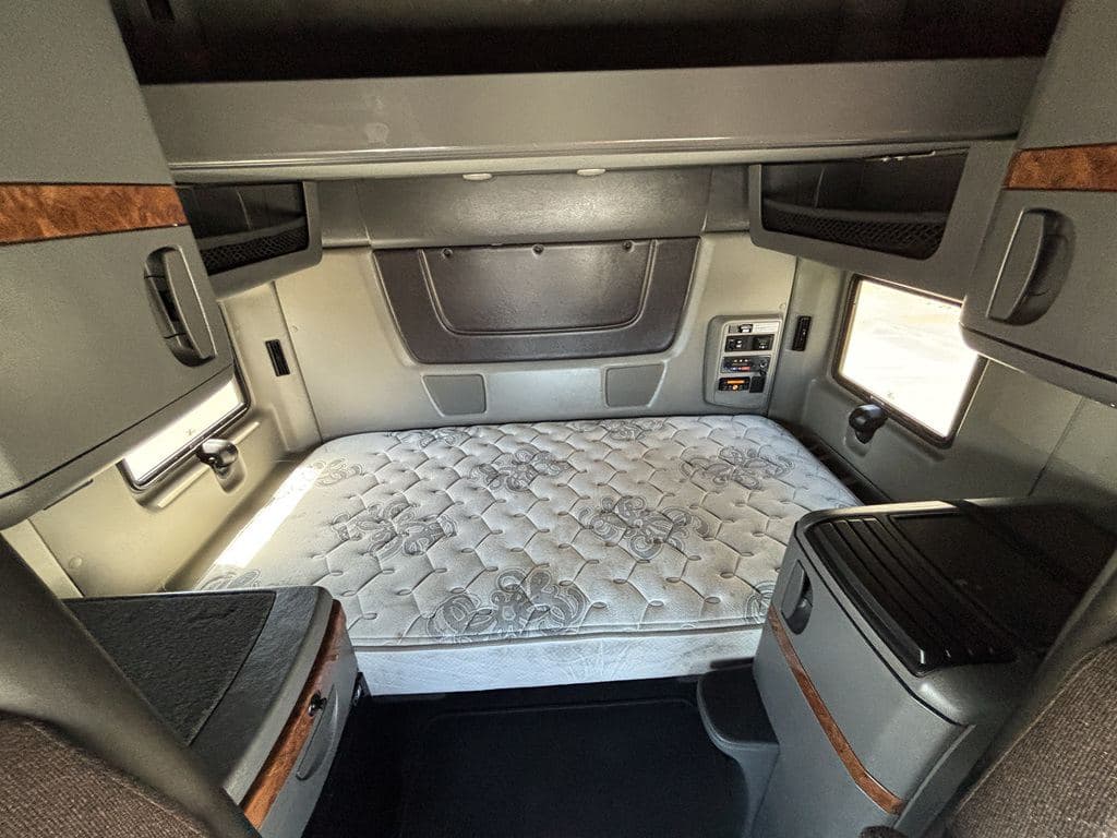 Used 2021 INTERNATIONAL LT625 image 23