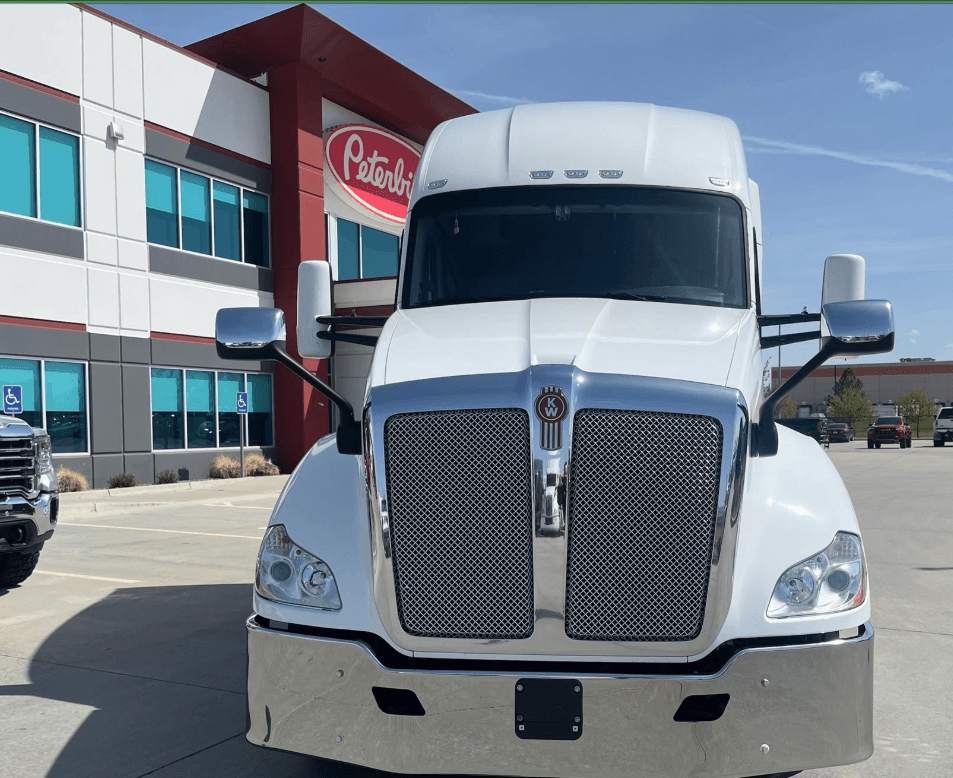 2022 Kenworth T680 image 2