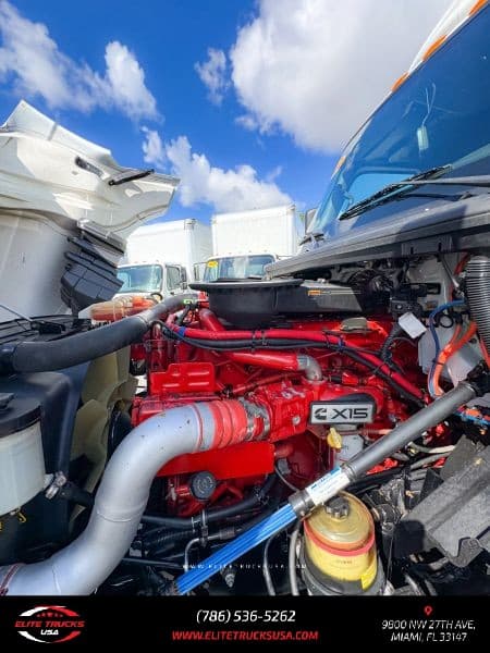 2022 International LT625 image 35