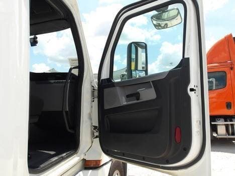 2020 Freightliner Cascadia image 5