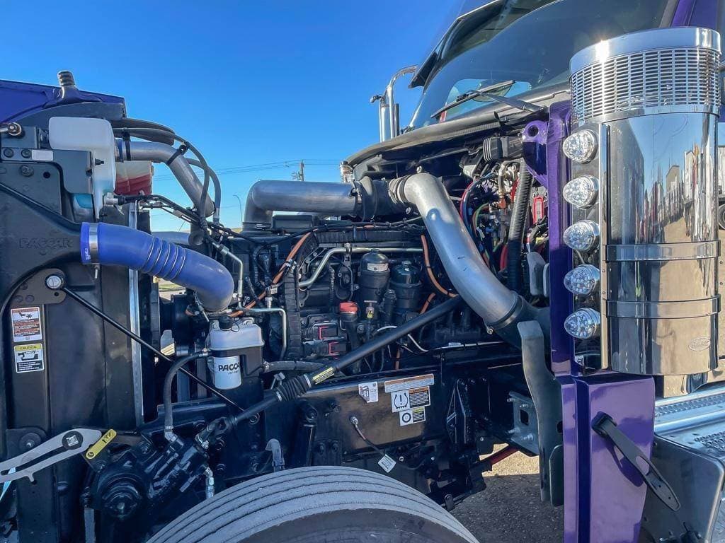 2025 Peterbilt 589 image 8