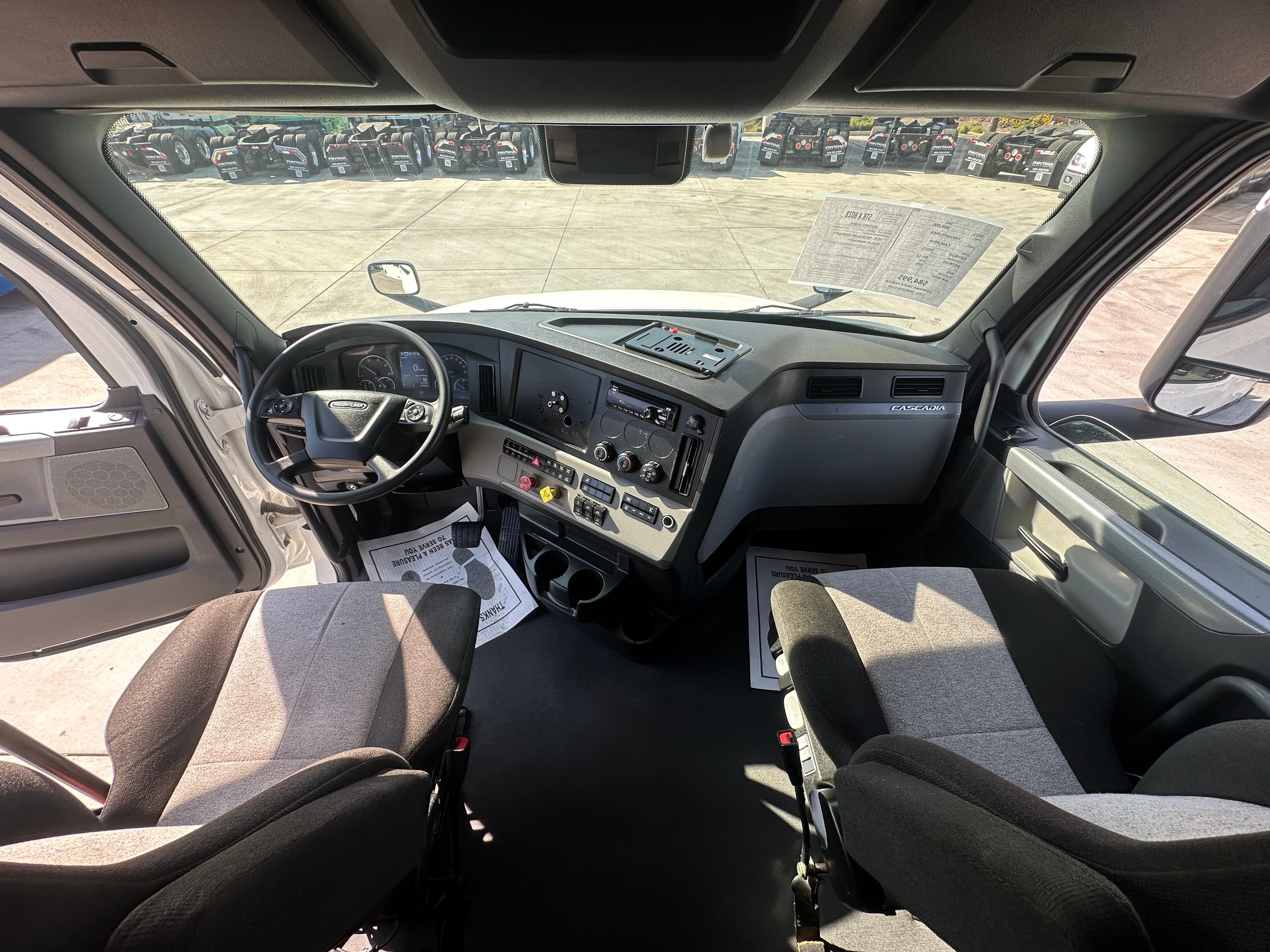 2021 Freightliner Cascadia 126 image 23