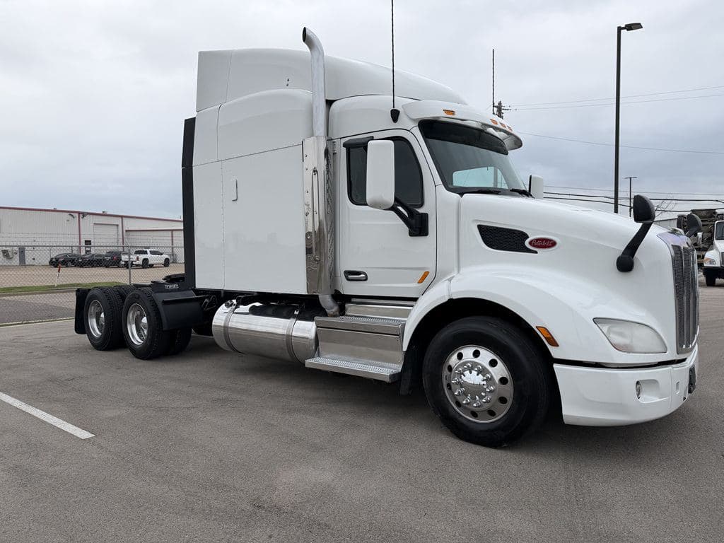 Used 2019 PETERBILT 579 image 7