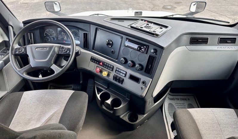 2021 Freightliner Cascadia 126 image 10