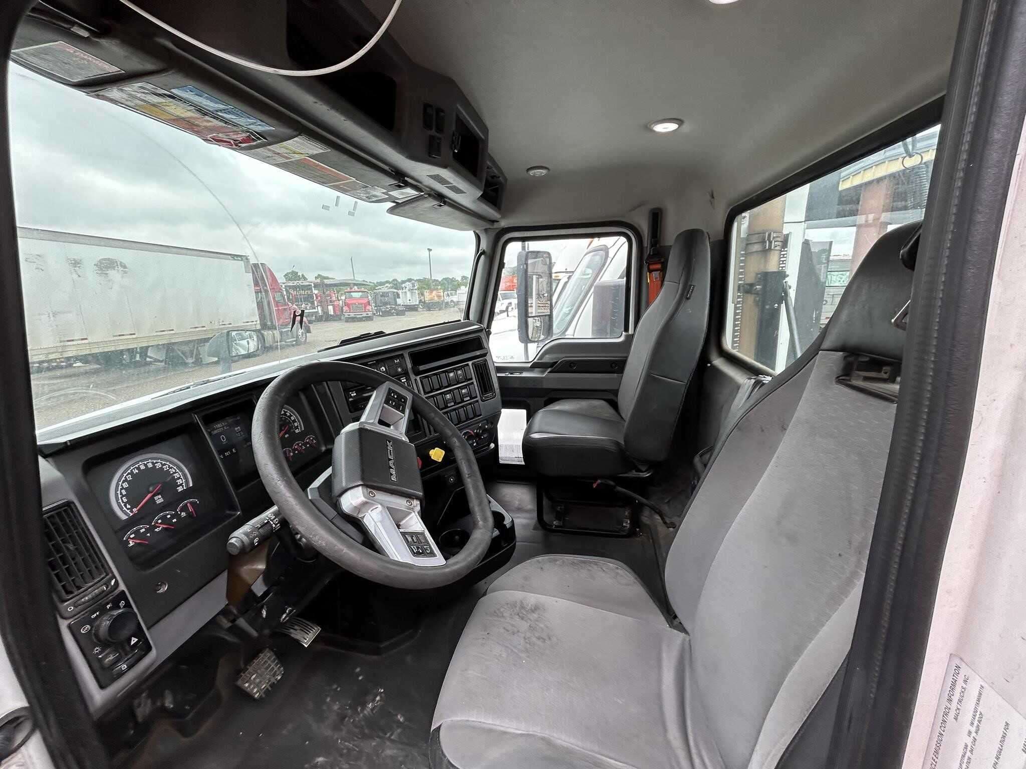 Used 2019 MACK ANTHEM Conventional - Day Cab in Covington, TN image 4