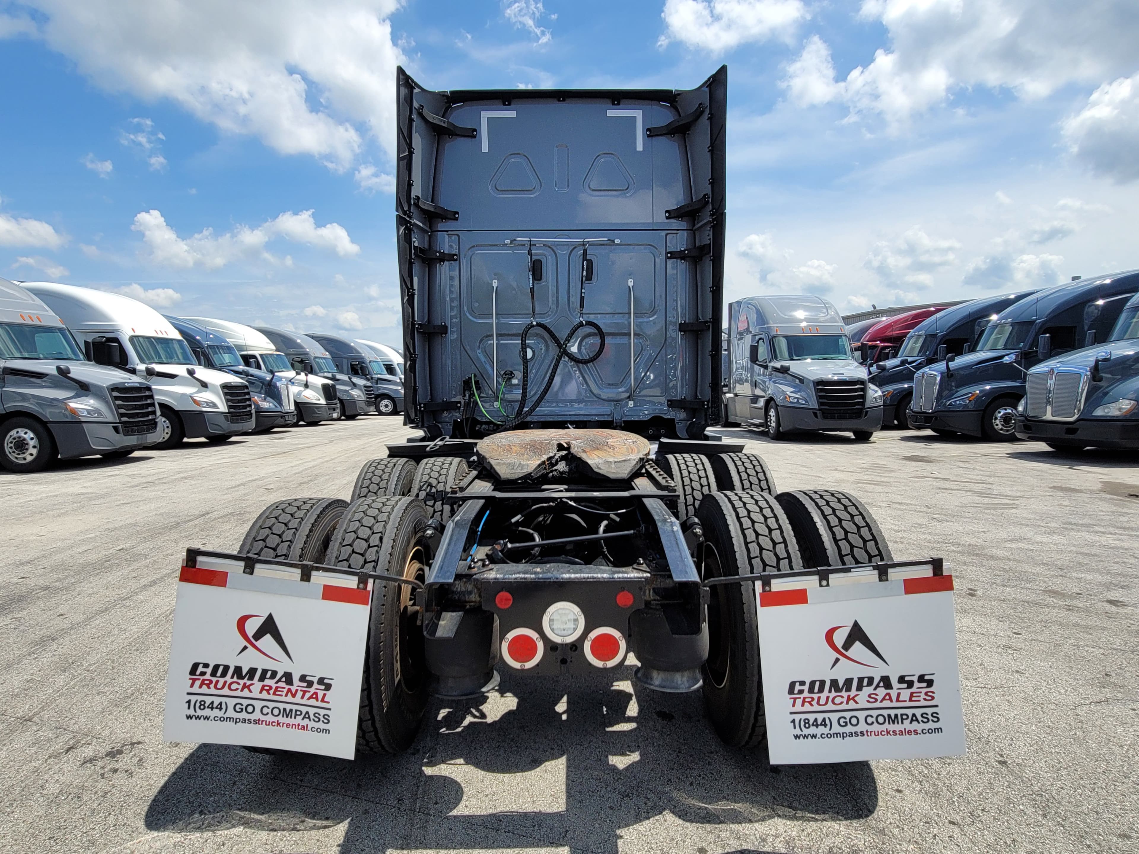 2023 Freightliner Cascadia 126 image 3