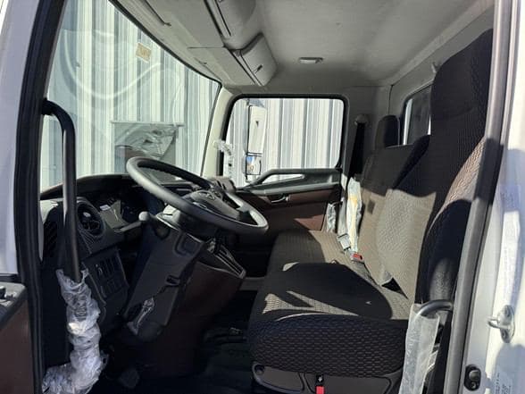 2025 Hino L6 image 6