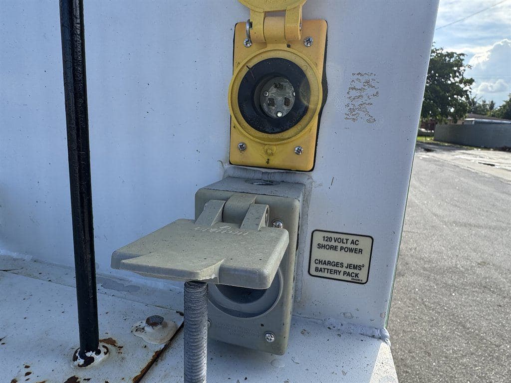 2018 Freightliner M2-106 image 33