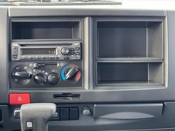 2024 Isuzu NRR image 17