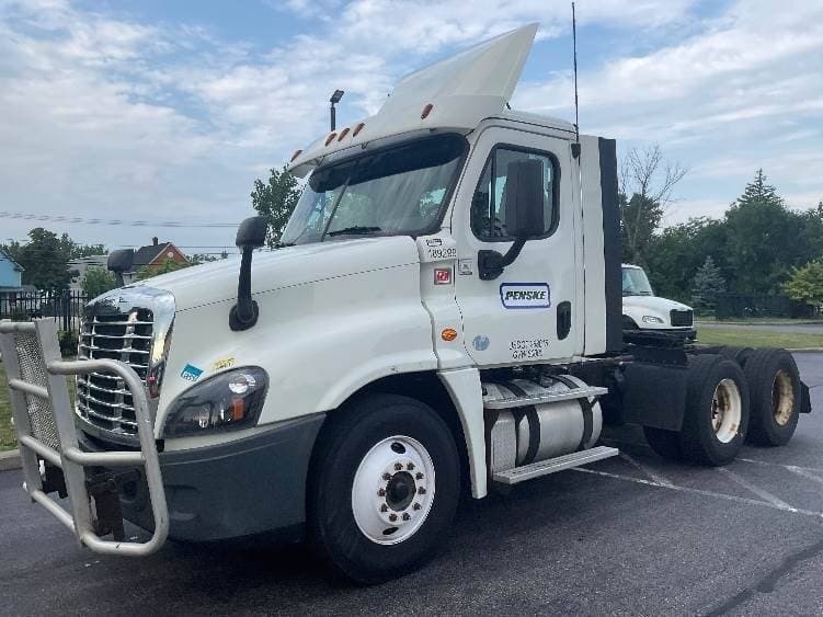 2018 Freightliner Cascadia image 1