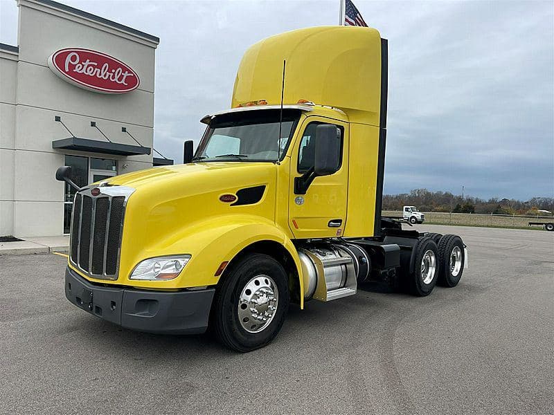 2021 Peterbilt 579 image 1