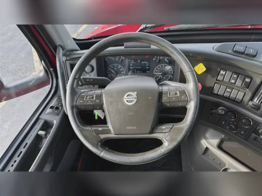 2022 Volvo VNL image 5
