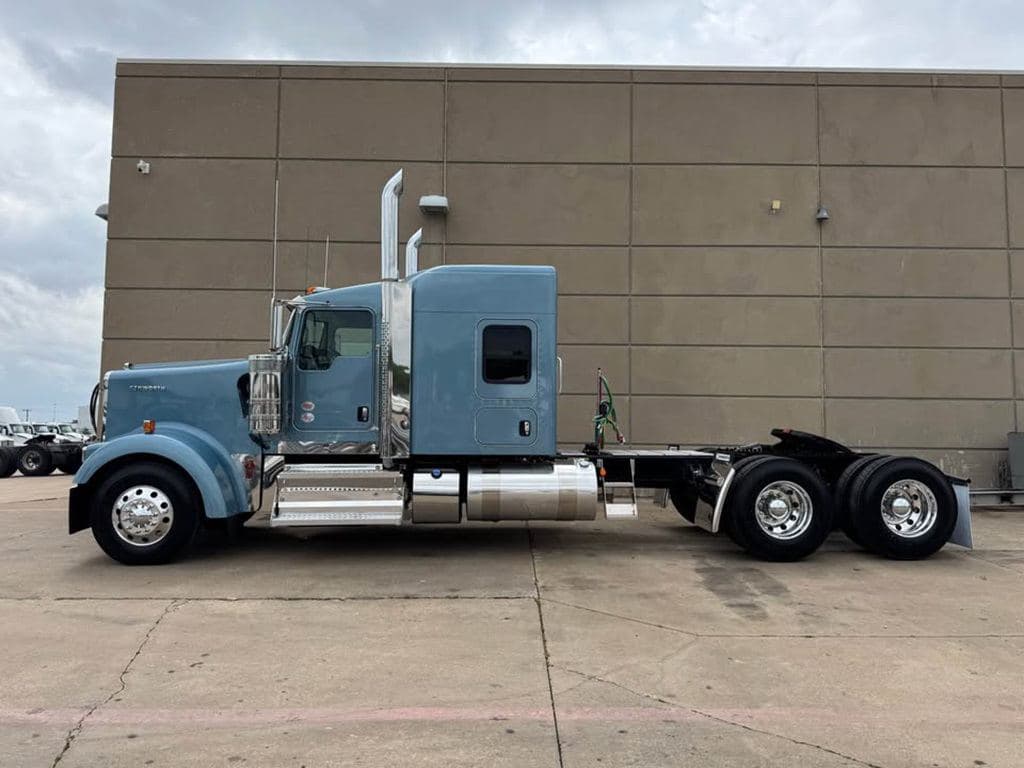 New 2027 KENWORTH W900L image 9