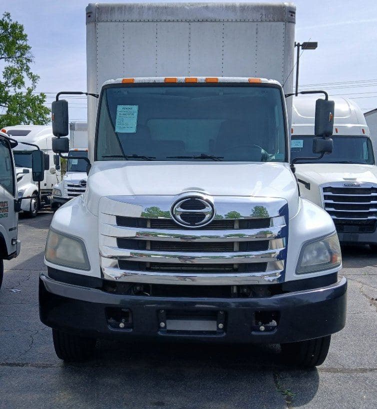 2019 Hino 268 image 2