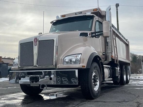 2025 Kenworth T880 image 1
