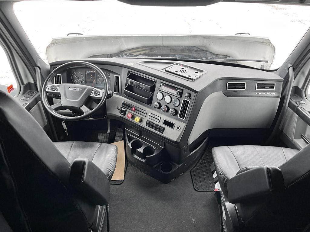 2024 Freightliner image 5