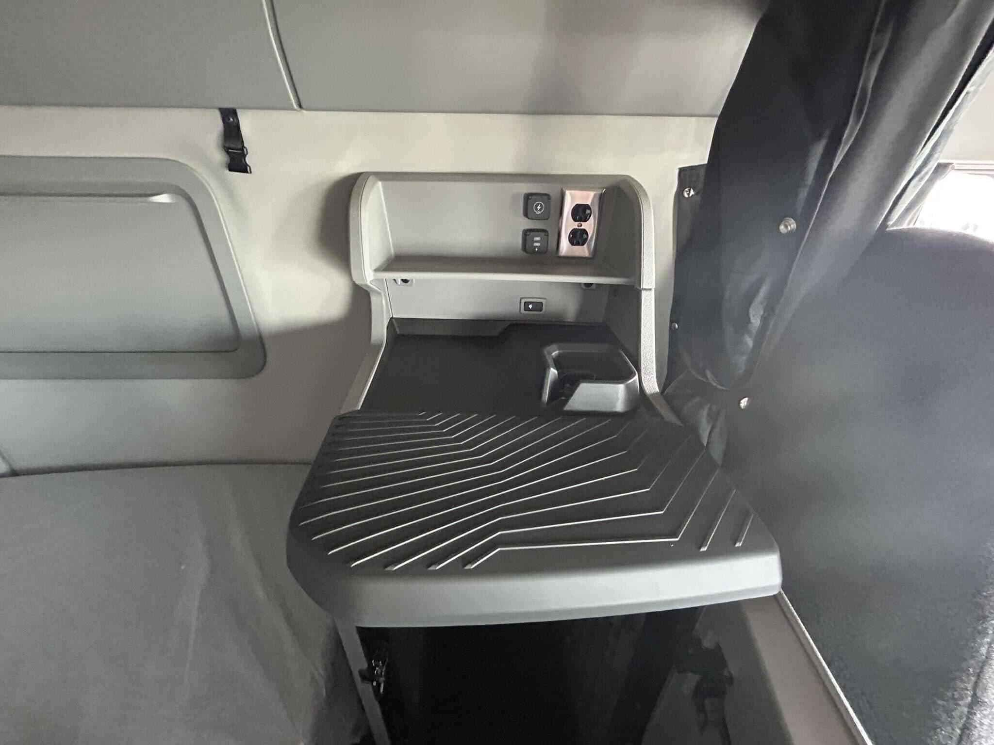 2025 Volvo NEW VNL image 8