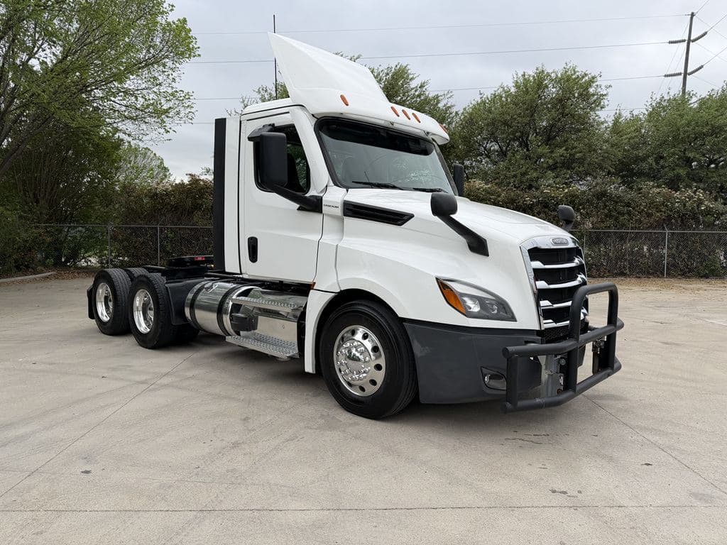Used 2022 FREIGHTLINER PT126064S T image 1